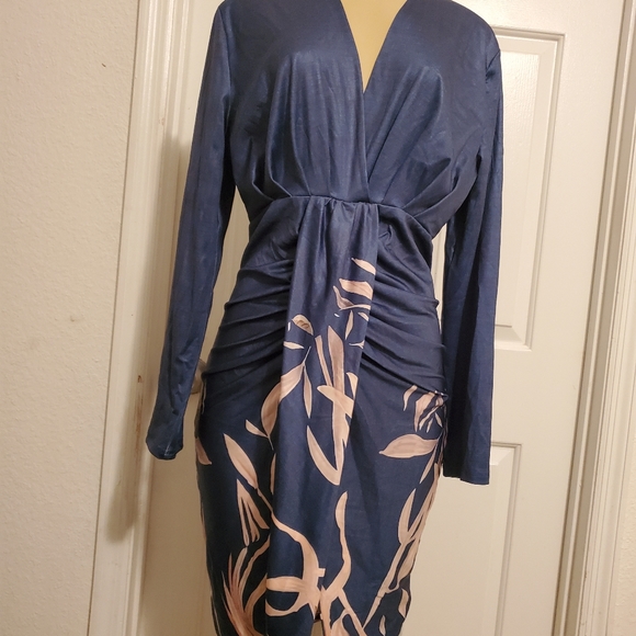 chic me Dresses & Skirts - Chic Me Dress